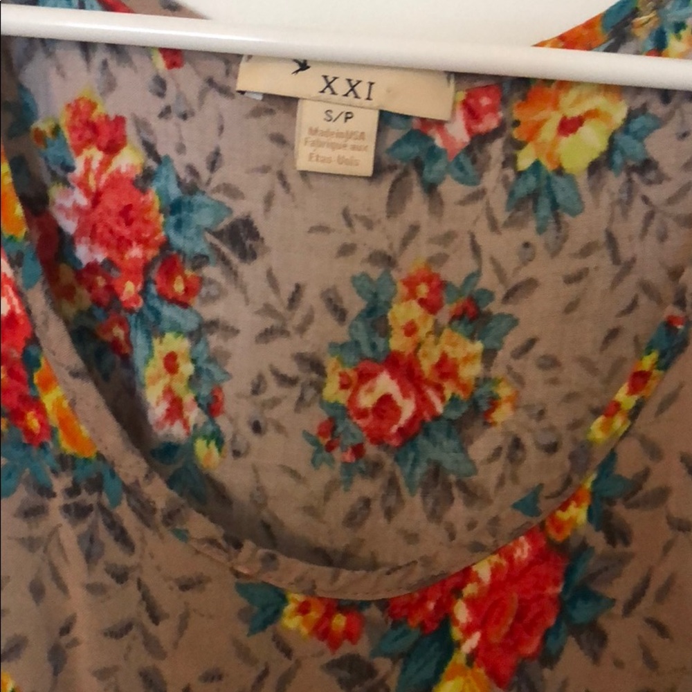 Floral shirt or dress - Picture 2 of 4